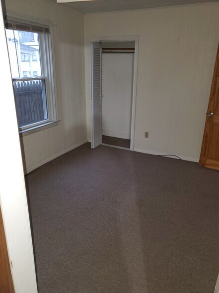 APT 1 BEDROOM - 22 Vincent Ave
