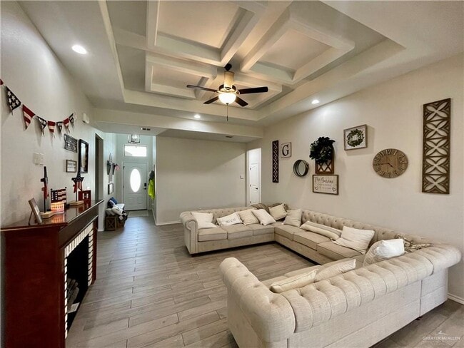 Building Photo - 2920 Fuerte Ave