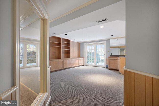 Building Photo - 8815 Surrey Ct