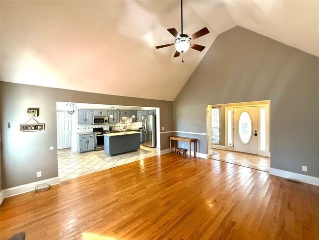 Building Photo - 22 Valley Creek Dr SW