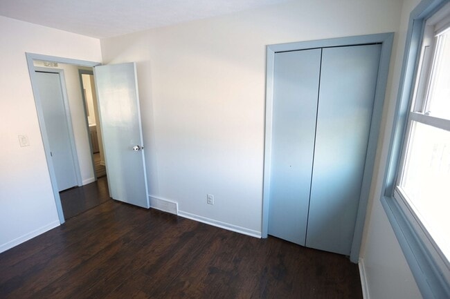 Building Photo - 2115 Brook Trails Ct SE