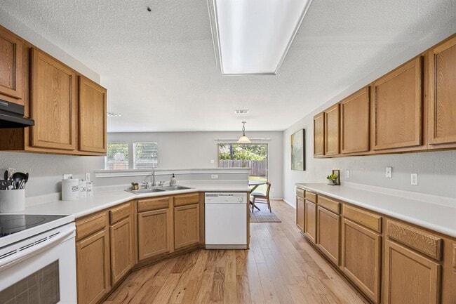 Building Photo - 2112 Perkins Pl