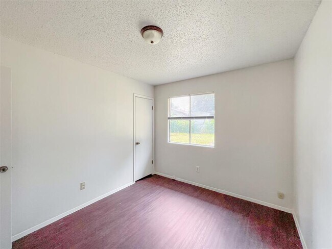 Building Photo - 1749 Cricket Hollow Dr