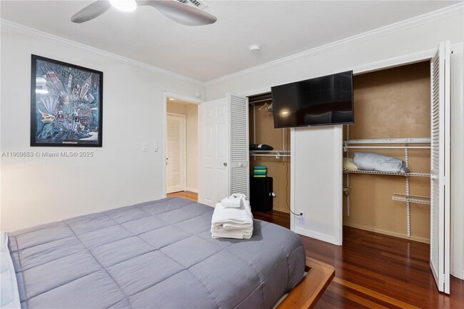 Building Photo - 418 SE 3rd Terrace