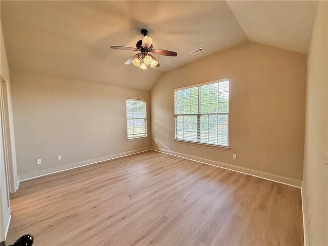 Building Photo - 511 Verona Way