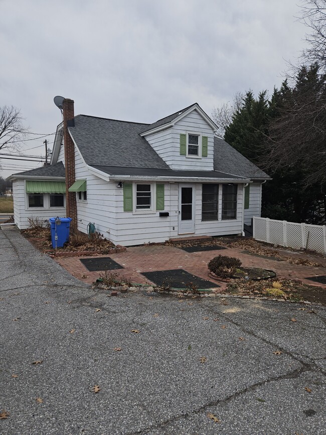 Building Photo - 513 E Baltimore St