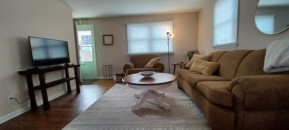 Fully furnished - 402 13th ST NE