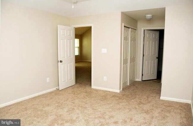 Building Photo - 5812 Wyndham Cir