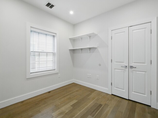 Building Photo - 494 Liberty Ave