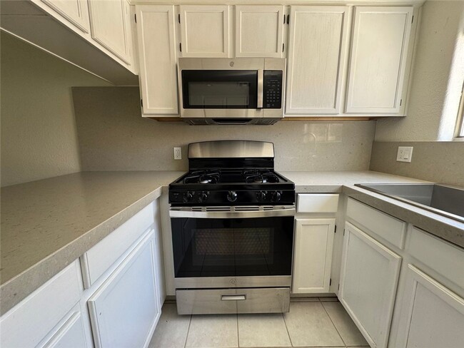 Building Photo - 440 Tava Ln