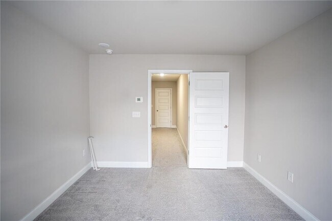 Building Photo - 2215 Manor Pointe Dr