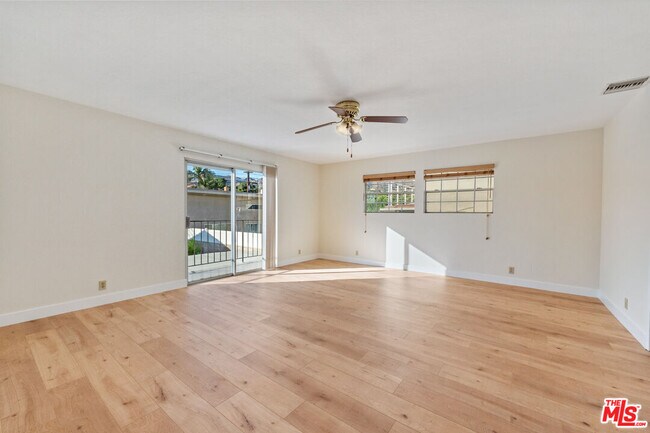 Building Photo - 807 E Orange Grove Ave