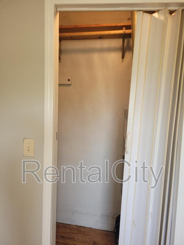 Building Photo - 322 Mcknight St