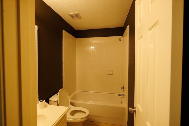 Building Photo - 2714 Cliffdale St