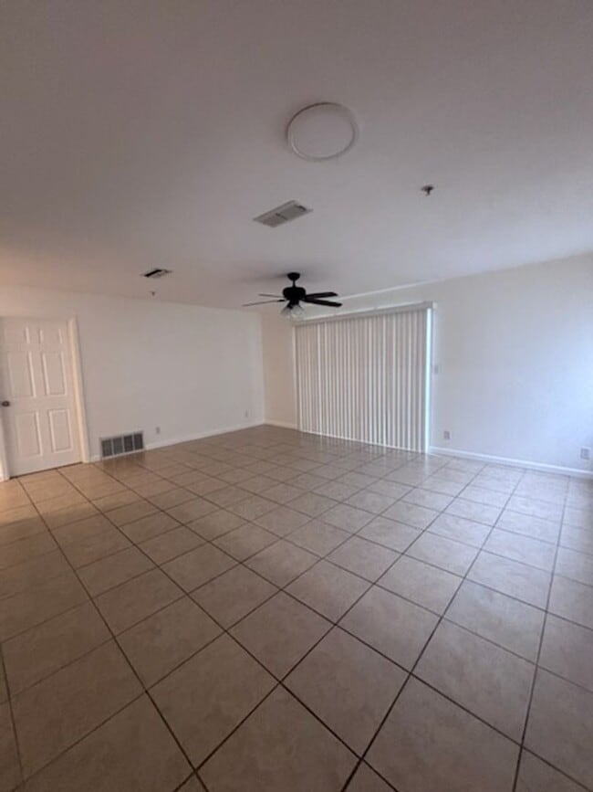 Building Photo - Southport Home