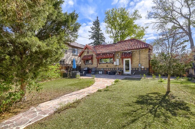 Building Photo - $1000 OFF RENT! Spacious 4bd/2ba Charming Historic Home near Wash Park- Available NOW!