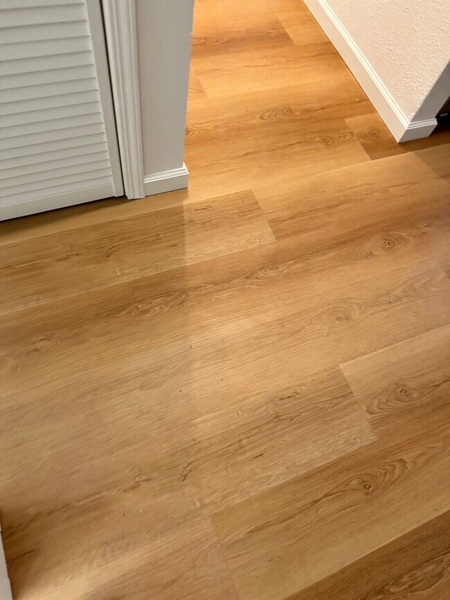 Building Photo - Blades Market