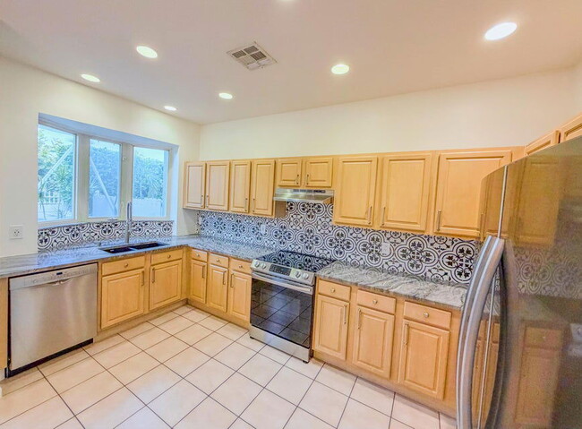 Building Photo - 753 Seaview Dr