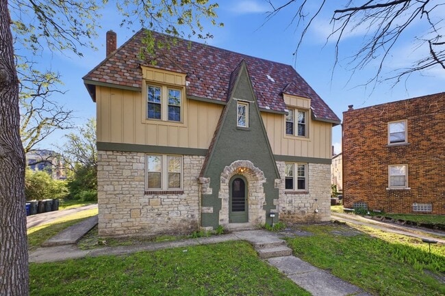 Building Photo - 25 W Tulane Rd