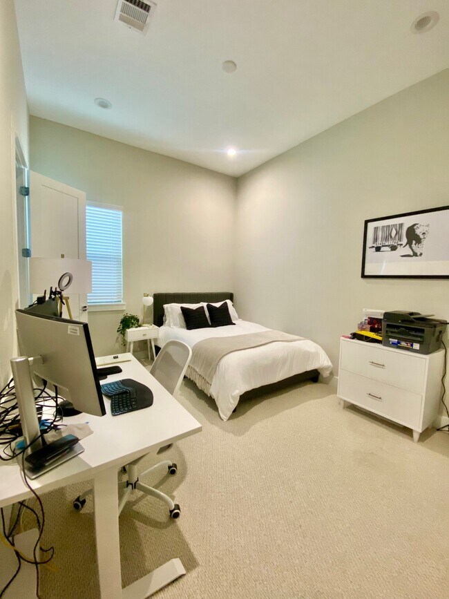 Building Photo - 1711 Freeman St