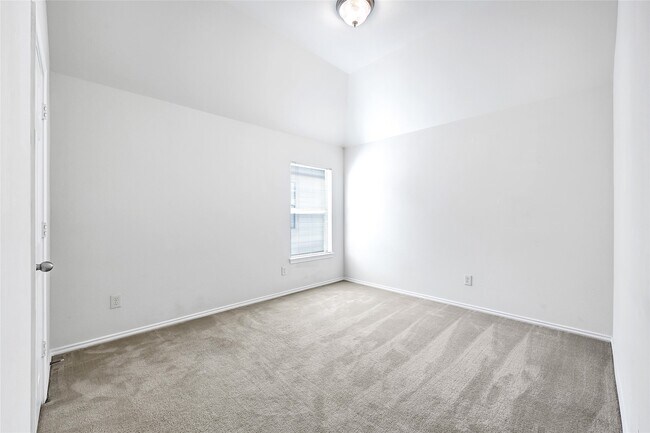 Building Photo - 11927 Shallow Oaks Dr