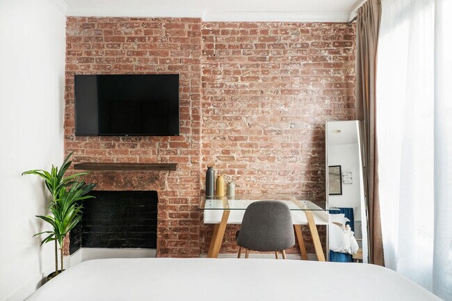 Building Photo - 241 E 24th St