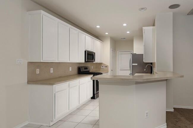 Building Photo - 102 Blue Creek Pl