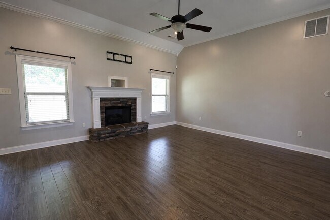 Building Photo - 36 Littleton Way