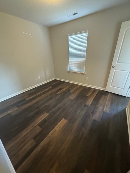 Building Photo - 1617 Friendly Rd