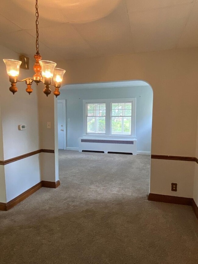 Building Photo - Charming Single-Family Home for Rent in Bedford — Quiet Street, Great Location!