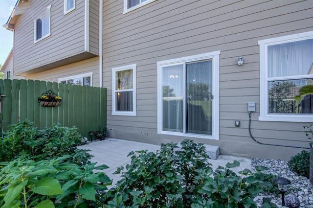Building Photo - Excellent Town Home 3 Bedroom 2.5 Bath hom...