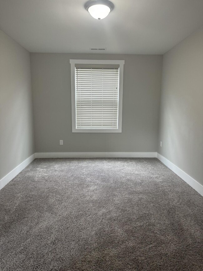 Building Photo - Three bedroom , 2.5 bathroom home in The C...