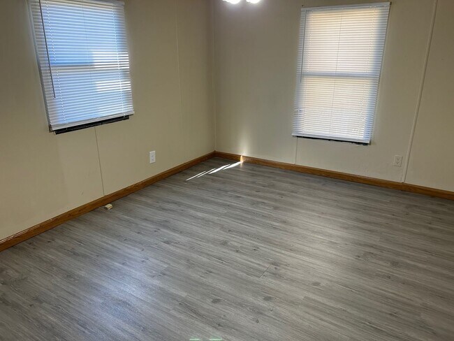 Building Photo - 2 Bedroom / 2 Bath Mobile Home  Kingsport TN
