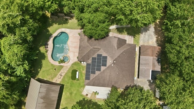 Building Photo - 223 Pin Oak Ln