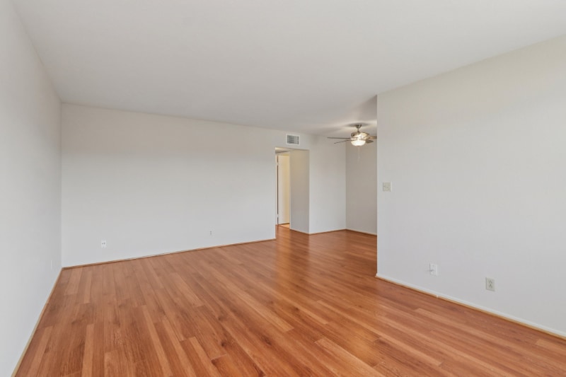 Building Photo - 700 E Cedar Ave