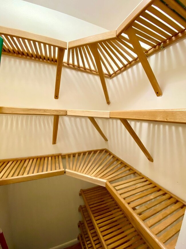 Building Photo - Charming 2 Bedroom/ 1.5 Bathroom Townhome in Fells Point Home w/ Private Patio!