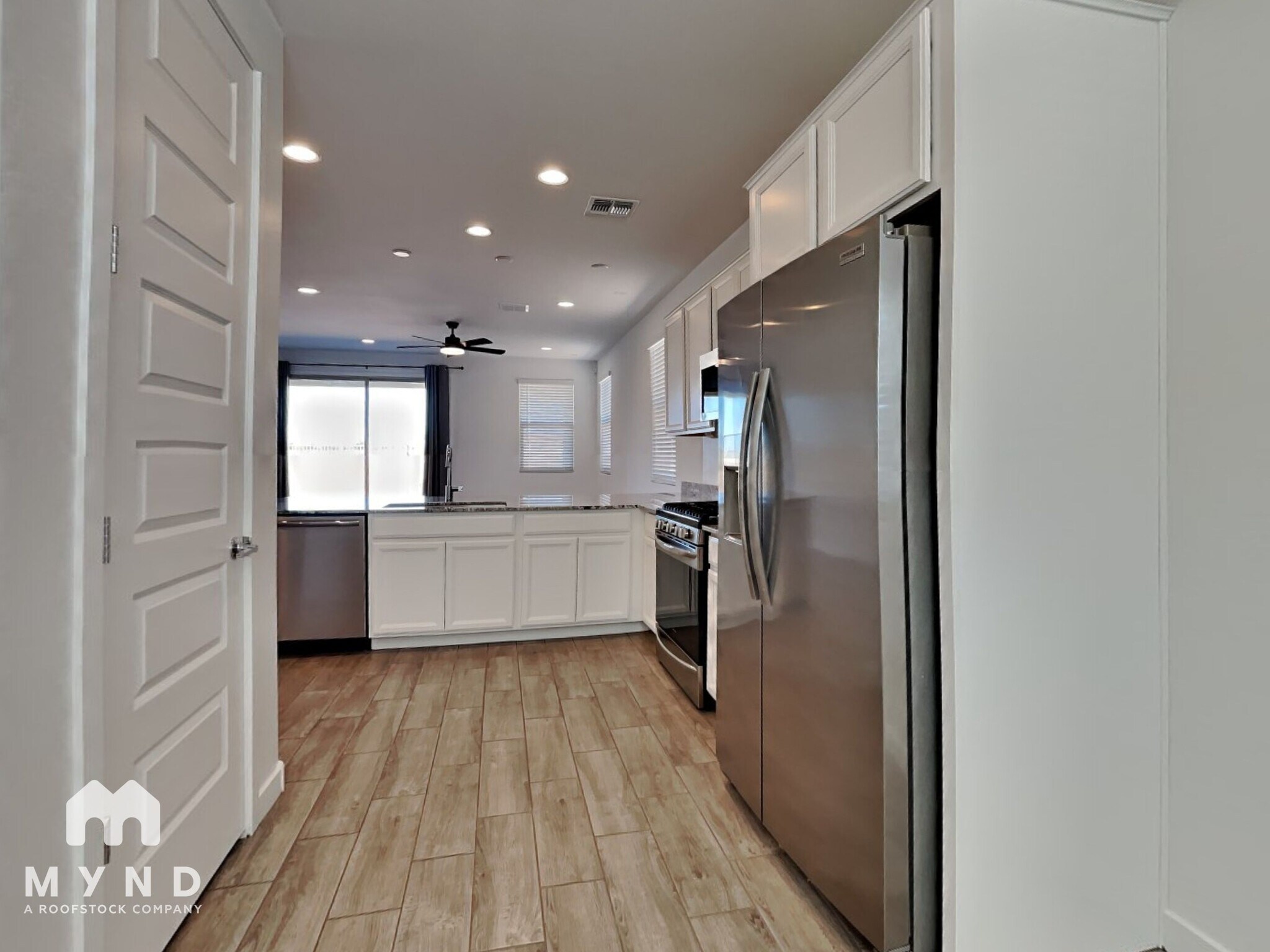 Building Photo - 438 E Diamond Dr