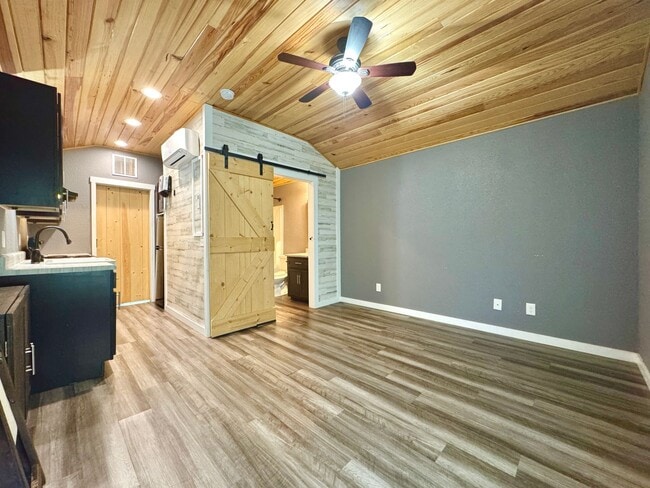 Building Photo - 1 Bedroom/1 Bathroom Tiny Home Cottage in Sulphur Rock