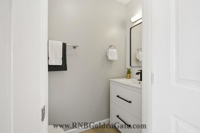 Building Photo - Gorgeous 3 bedroom, 2 and a half bathroom condo in Bernal Park for rent!