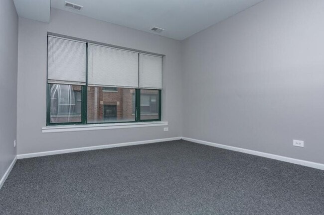 Building Photo - 2 bedroom in Washington Park IL 60637