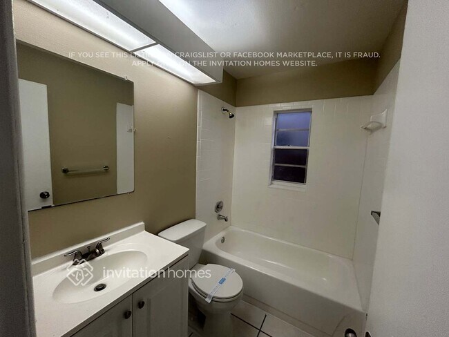 Building Photo - 234 Regal Park Dr