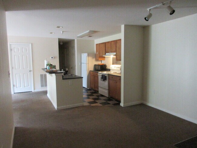 shared kitchen - 120 Yellowstone Dr