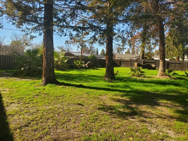 Building Photo - 1505 W Rumble Rd