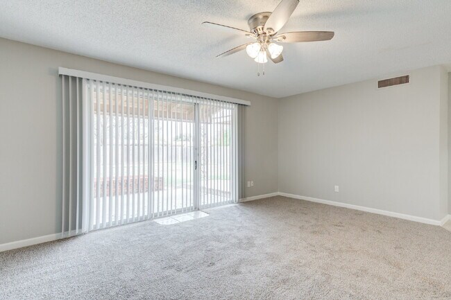Building Photo - Wonderful 3/2/1 in Central Lubbock!