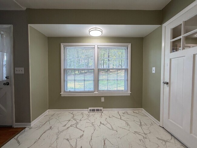 Building Photo - 105 Coker Dr