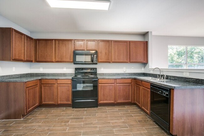Building Photo - 2225 Splendor Ct