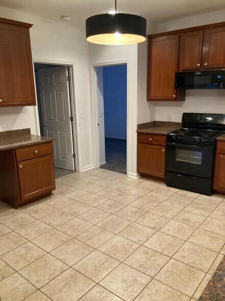 Building Photo - 2810 S Lenox St