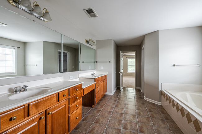 Building Photo - 7283 Simon St