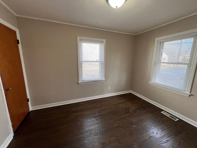 Building Photo - Three Bedroom Home Available in Woodson Terrace!