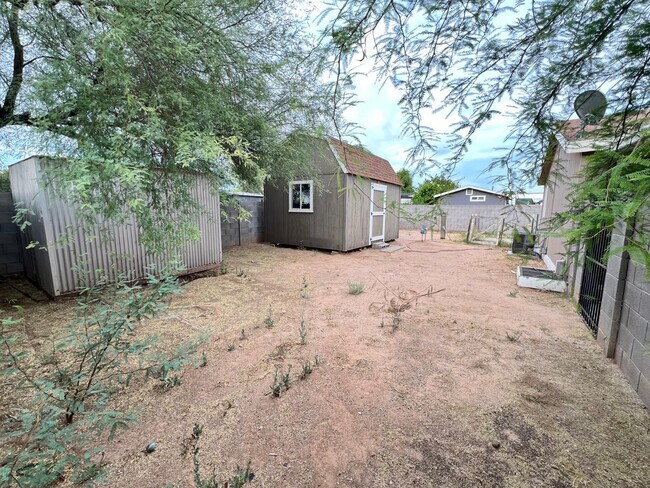 Building Photo - 7826 E Juanita Ave